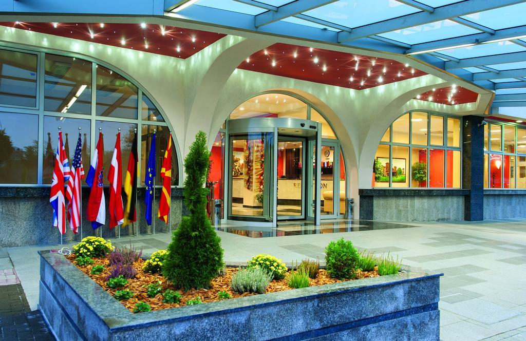 Tcc Grand Plaza Hotel Szkopje Kültér fotó