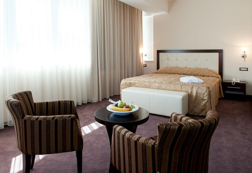 Tcc Grand Plaza Hotel Szkopje Kültér fotó