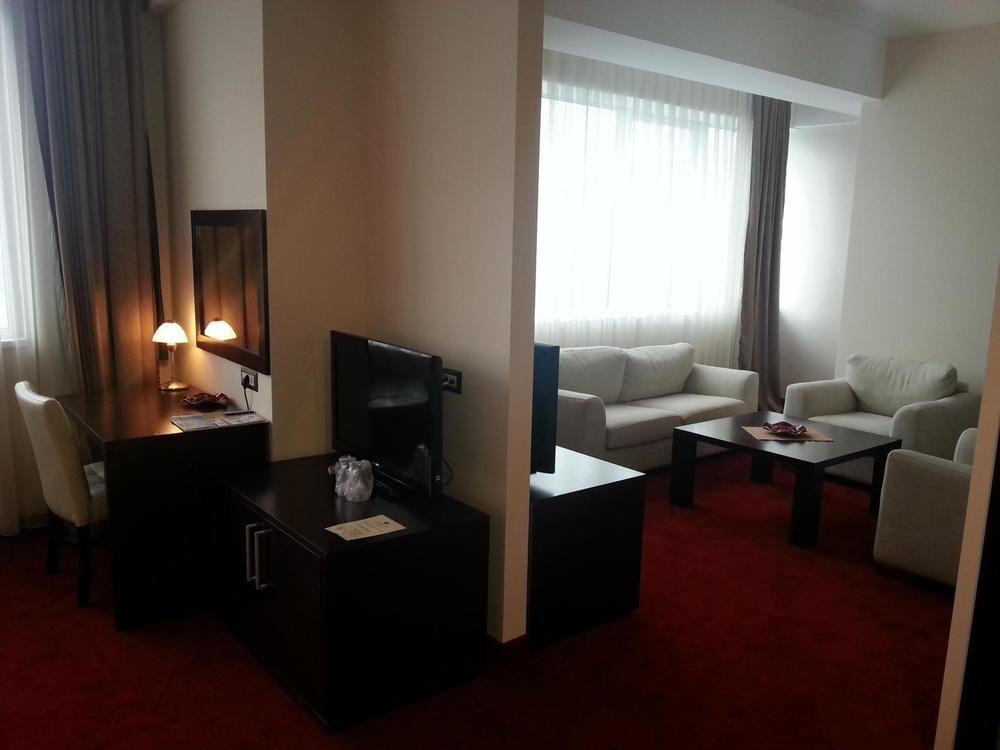 Tcc Grand Plaza Hotel Szkopje Kültér fotó