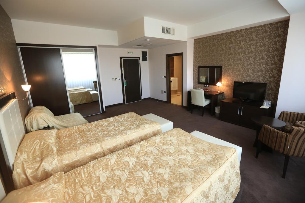 Tcc Grand Plaza Hotel Szkopje Kültér fotó