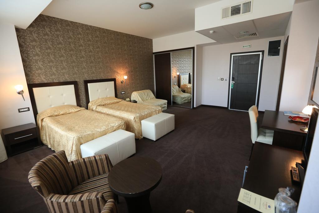 Tcc Grand Plaza Hotel Szkopje Kültér fotó