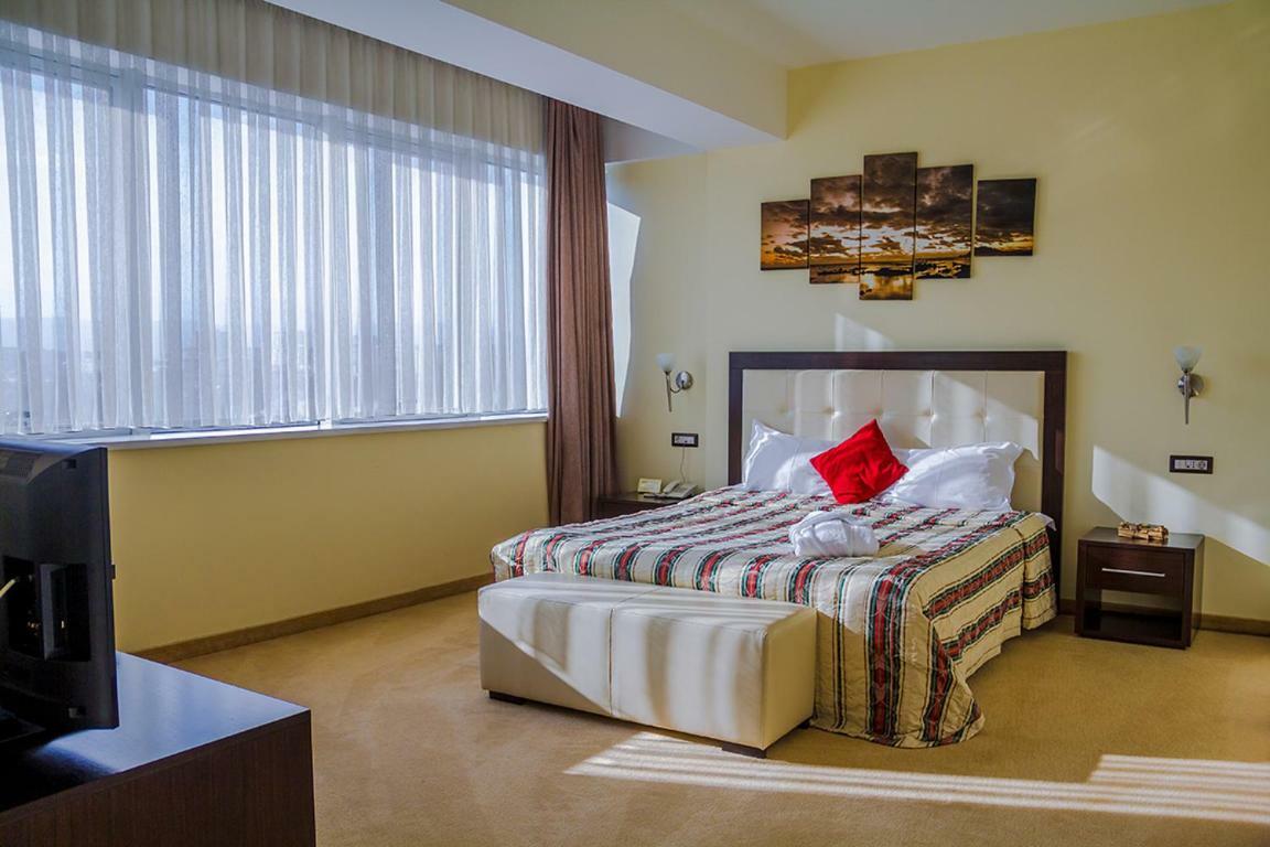 Tcc Grand Plaza Hotel Szkopje Kültér fotó